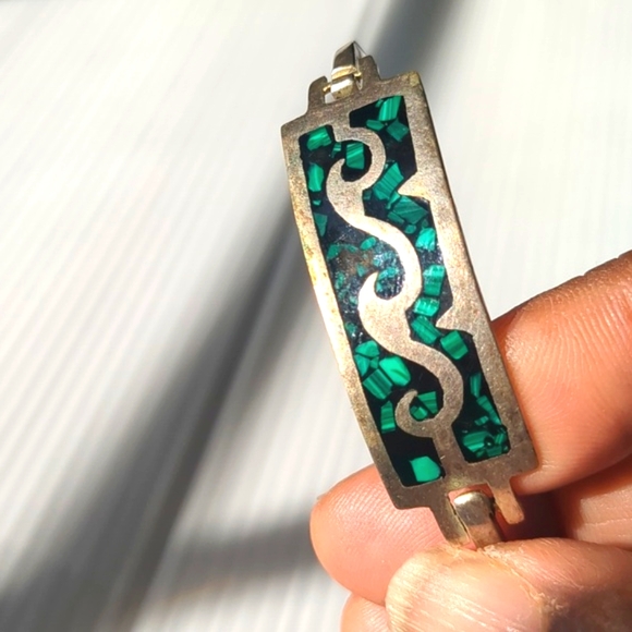 Elegant Silver and Green Bracelet Waves.. - Picture 1 of 6